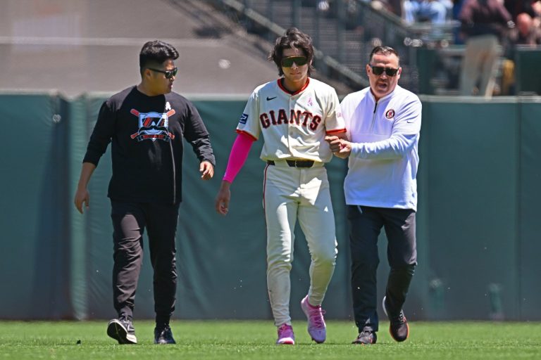 Jung Hoo Lee leaves injured in 1st inning as SF Giants can’t catch a break