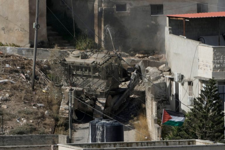 Israeli soldiers observed pushing bodies off roofs in West Bank