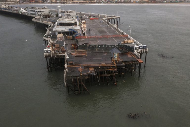 Santa Cruz mayor does not commit to rebuilding part of wharf that collapsed into ocean