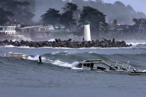 Huge waves pause, then return to smash Bay Area coast through Saturday morning