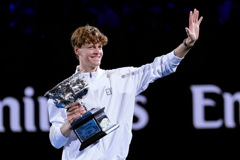 No. 1 Jannik Sinner beats No. 2 Zverev in straight sets for 2nd Australian Open in a row