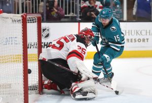 Last-minute goal lifts San Jose Sharks past New Jersey Devils