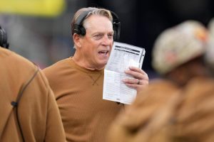 Former Oakland Raiders head coach Jack Del Rio is hired by Paris Musketeers