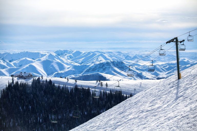 10 best ski resorts in the West include a throwback surprise