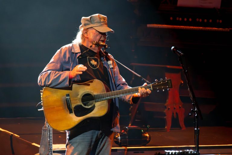 Neil Young returns to the Bay Area with new band for a big concert