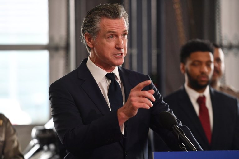 Newsom again threatens to withhold homelessness money from cities failing to move people off street