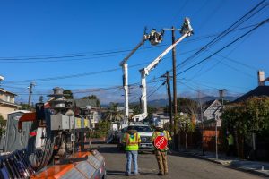 PG&E profits hop higher for full year but droop in final three months