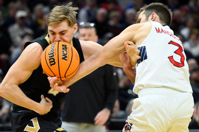 NCAA Tournament: Saint Mary’s survives opener against Vanderbilt 59-56