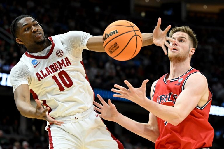 Saint Mary’s unable to upset No. 2 Alabama for Sweet 16 spot, 80-66