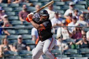 SF Giants’ Encarnacion out at least 4-5 weeks with hairline fracture in left ring finger