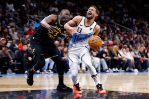 Warriors defense lapses in Atlanta for loss in first game of road trip