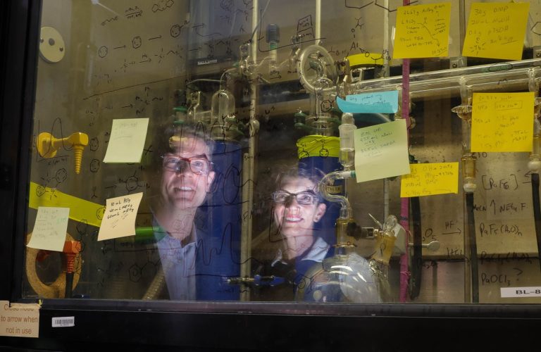 Berkeley Lab creates new molecule that could point the way to safe disposal of nuclear waste