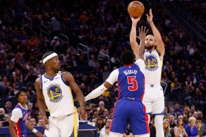 Steph Curry reaches 25,000 career points in Warriors’ win over Pistons